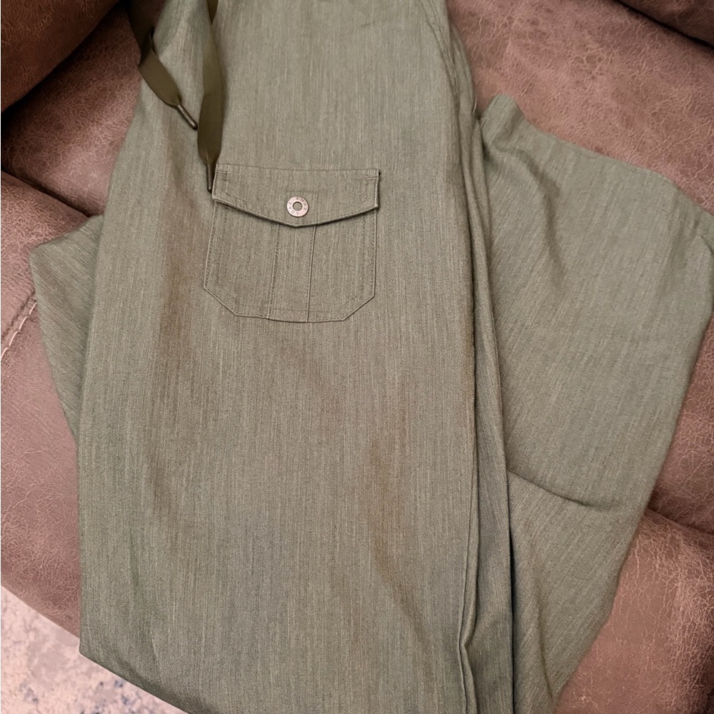 Adar Pro Olive Green Women’s Scrub Set - Top & Pants - Picture 2 of 11